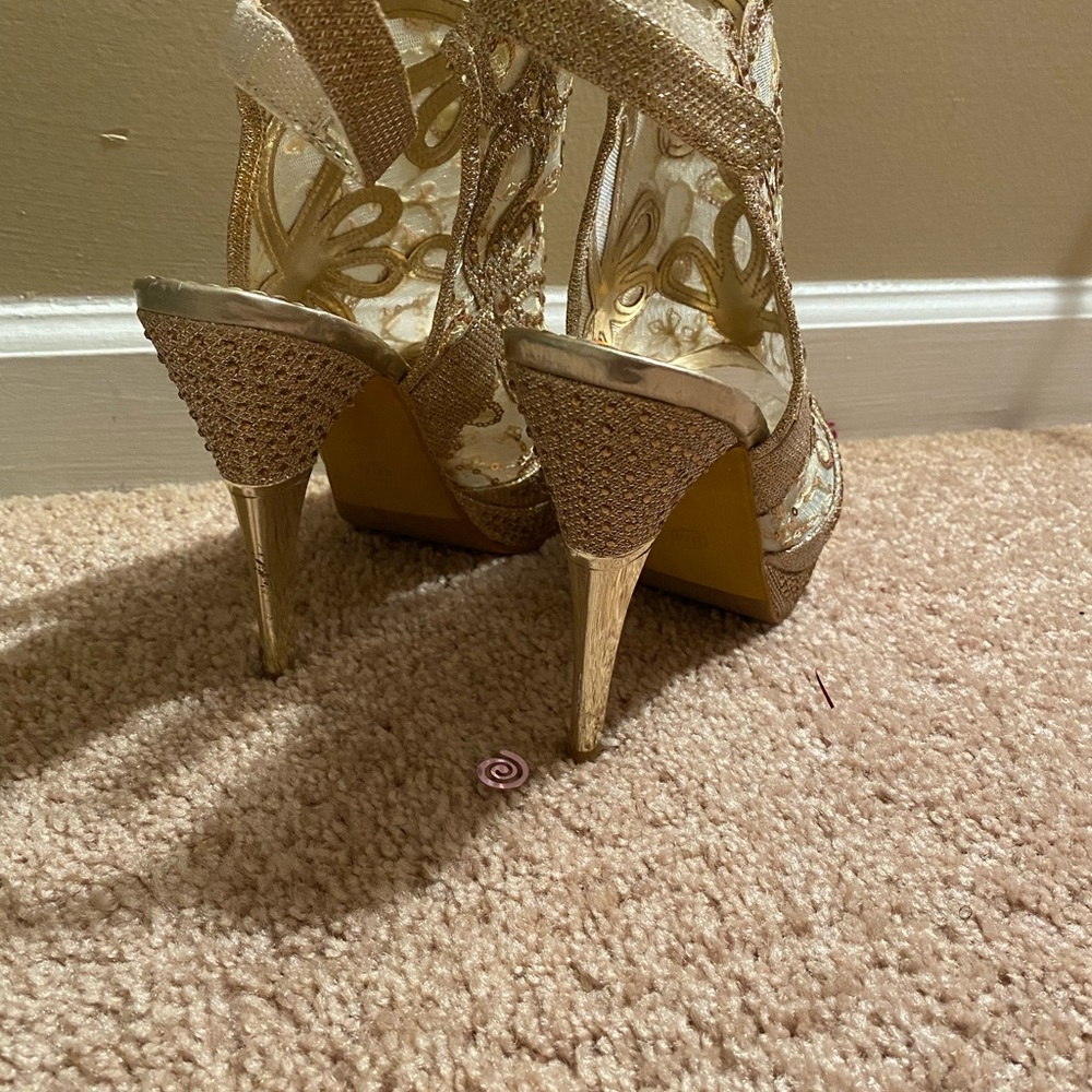 Heels - Picture 2 of 3